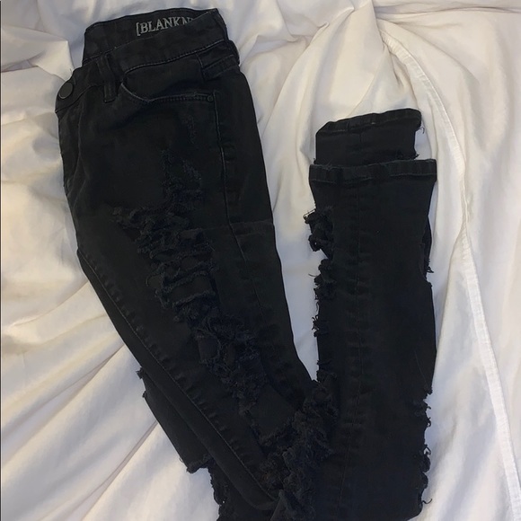 BLANK NYC ultra distressed jeans - Picture 2 of 7